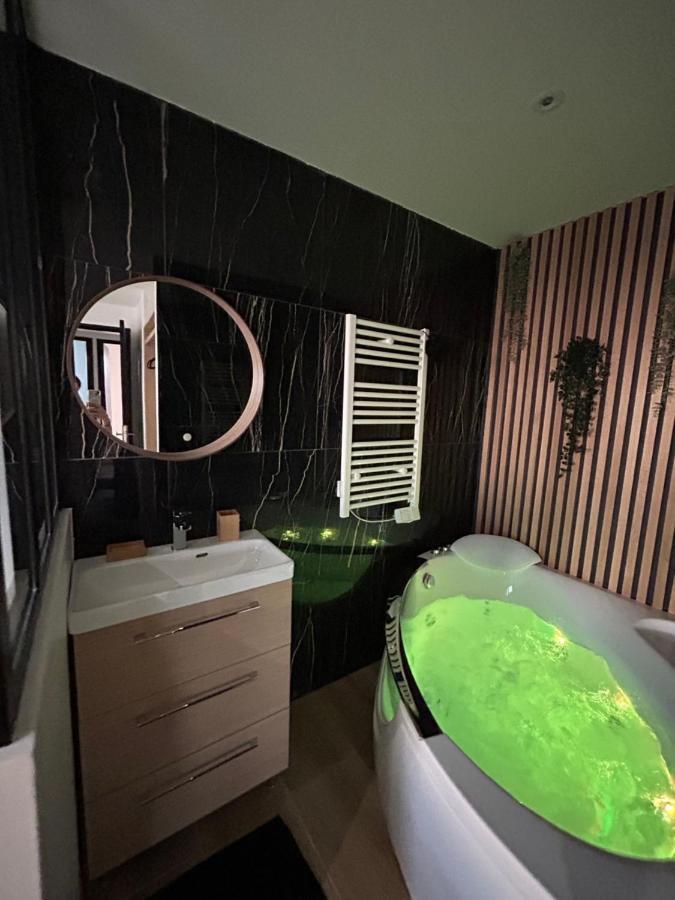 Apartamento T4 Jolie Vue Avec Jaccuzzi Vitrolles  Exterior foto