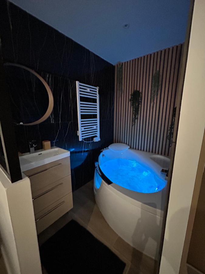 Apartamento T4 Jolie Vue Avec Jaccuzzi Vitrolles  Exterior foto