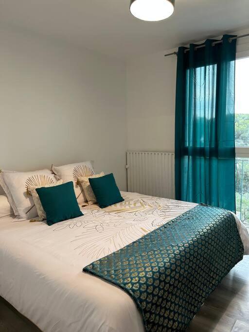 Apartamento T4 Jolie Vue Avec Jaccuzzi Vitrolles  Exterior foto