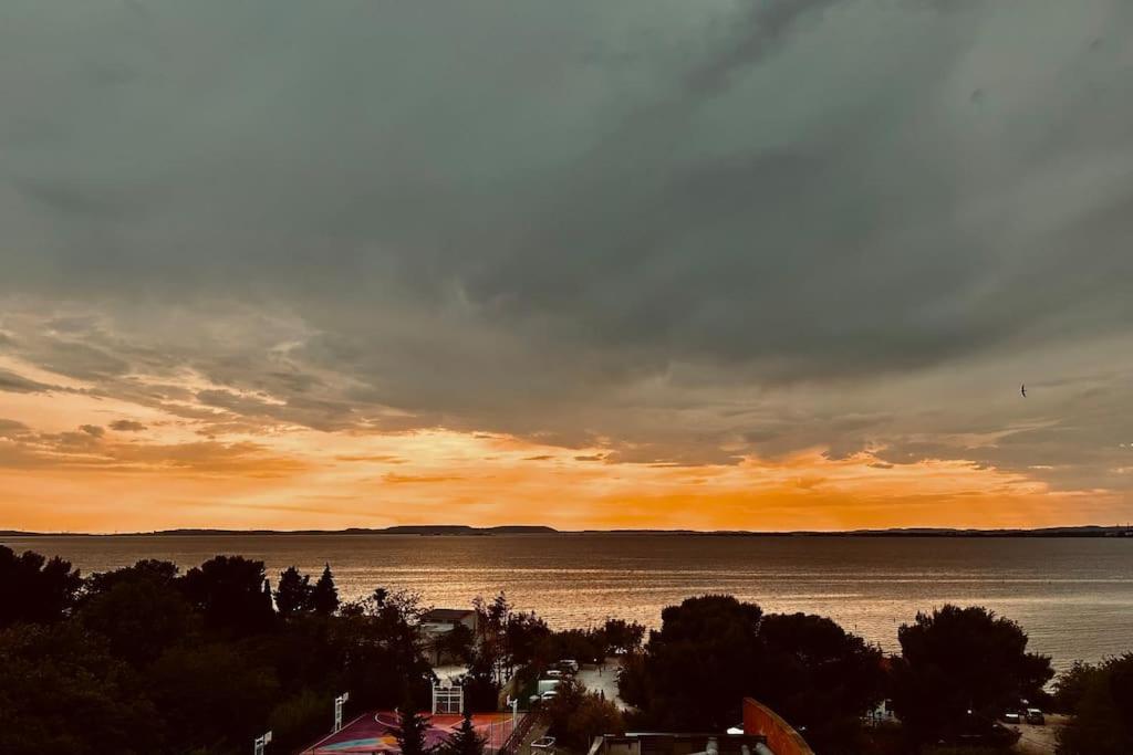 Apartamento T4 Jolie Vue Avec Jaccuzzi Vitrolles  Exterior foto