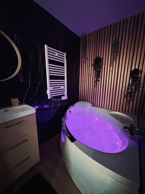 Apartamento T4 Jolie Vue Avec Jaccuzzi Vitrolles  Exterior foto