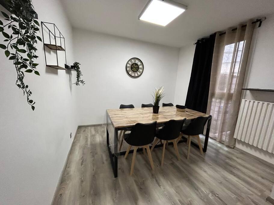 Apartamento T4 Jolie Vue Avec Jaccuzzi Vitrolles  Exterior foto