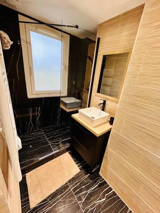 Apartamento T4 Jolie Vue Avec Jaccuzzi Vitrolles  Exterior foto
